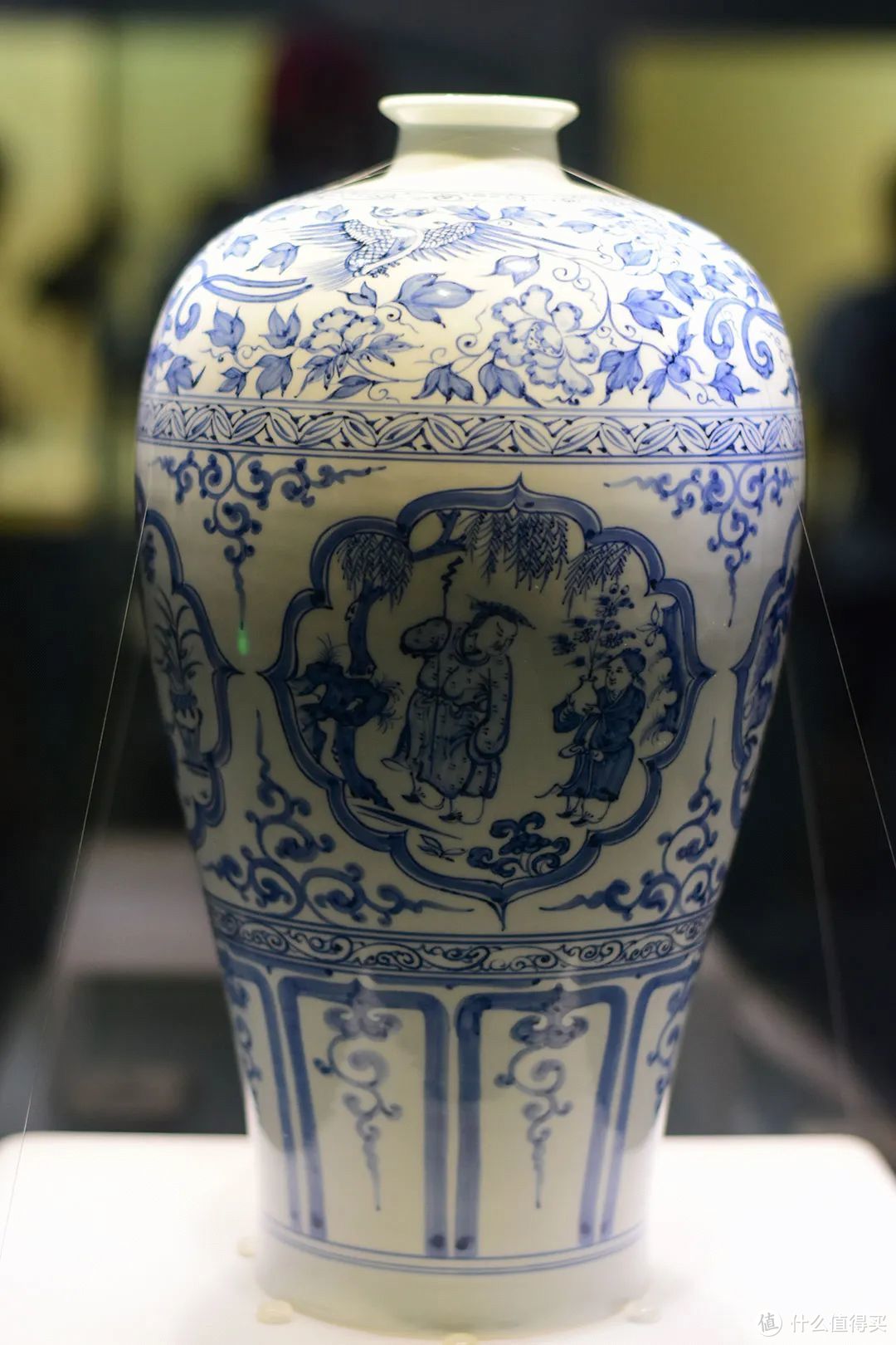 发色鲜亮,纹饰繁复的元青花梅瓶,武汉博物馆藏 ©图虫创意