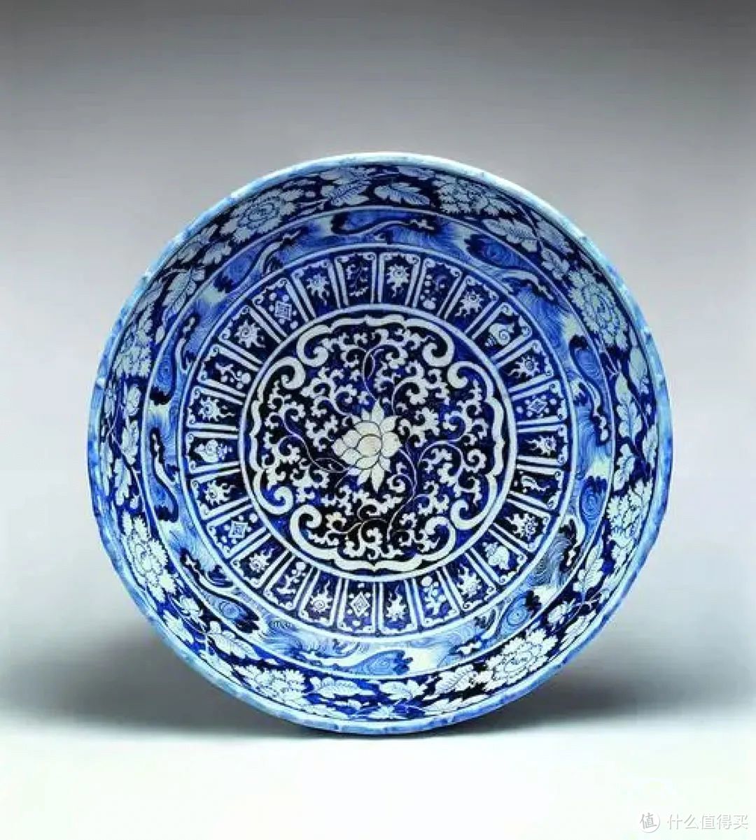 元青花花口莲纹大碗,土耳其托普卡帕宫藏 ©网络